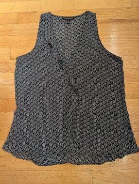 🌻BANANA REPUBLIC🌻 BLACK WHITE GEO SLEEVELESS BLOUSE w/RUFFLE, SMALL, LIKE NEW!